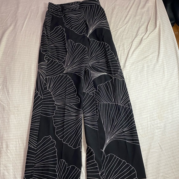 COS Monochrome Leaf Pattern Trench Coat - Picture 5 of 6